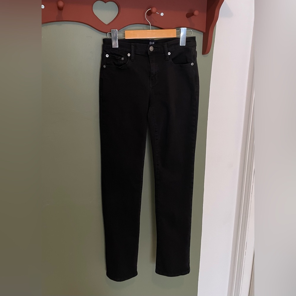 GAP Women's Black Straight Leg Jeans